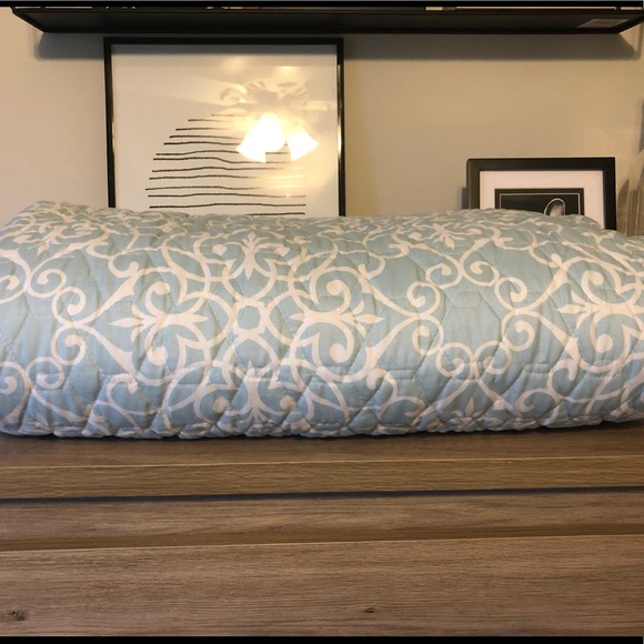 Envogue Other - Detailed light blue quilted blanket Envogue Other - Detailed light blue quilted blanket